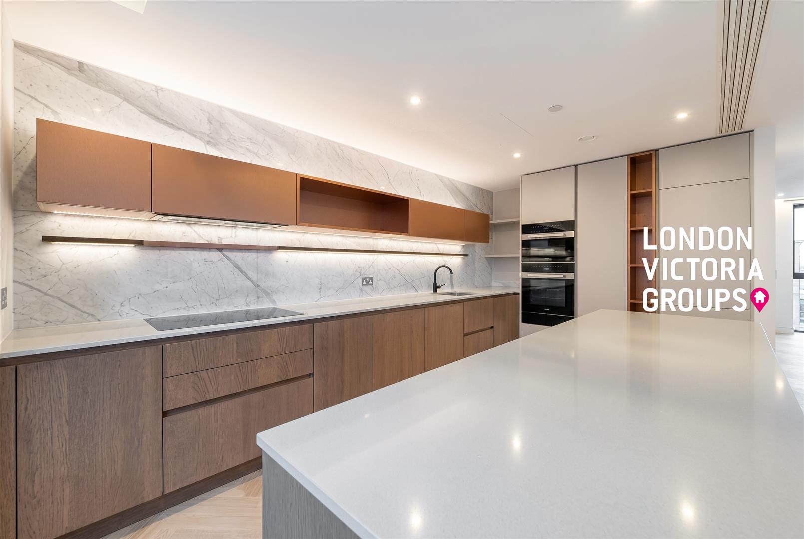 3 bed property in Saxon House, 1 Parkland Walk, London